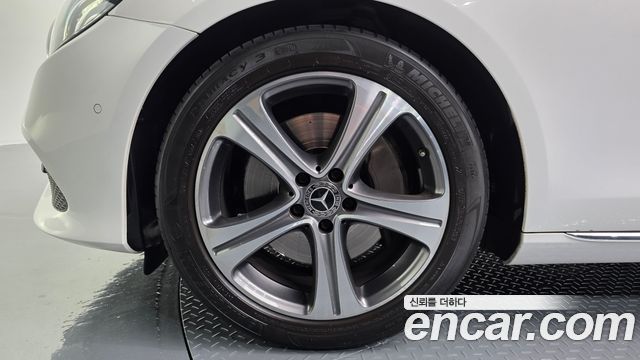 Mercedes-Benz E-Class 2019 — photo 5