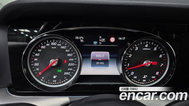 Mercedes-Benz E-Class 2019 — photo 11