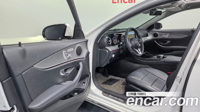 Mercedes-Benz E-Class 2019 — photo 13