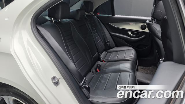 Mercedes-Benz E-Class 2019 — photo 17