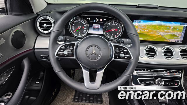 Mercedes-Benz E-Class 2019 — photo 19