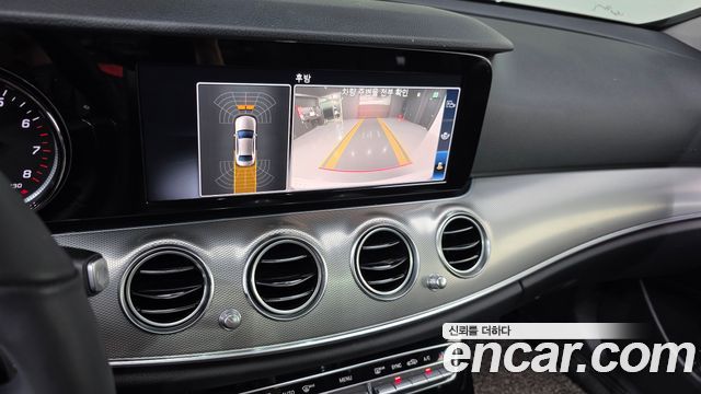 Mercedes-Benz E-Class 2019 — photo 23
