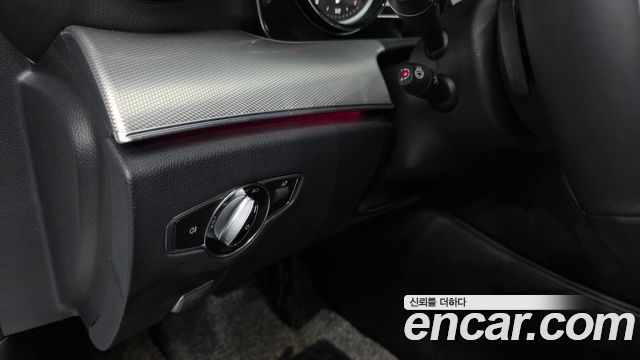 Mercedes-Benz E-Class 2019 — photo 24