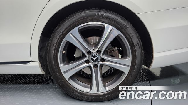 Mercedes-Benz E-Class 2019 — photo 7