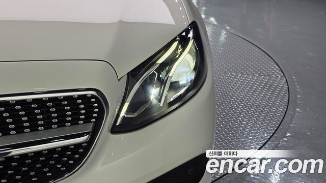 Mercedes-Benz E-Class 2019 — photo 8
