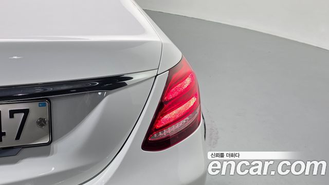 Mercedes-Benz E-Class 2019 — photo 9