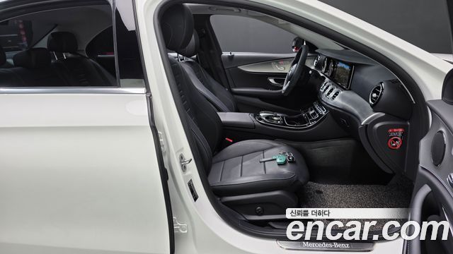 Mercedes-Benz E-Class 2019 — photo 16