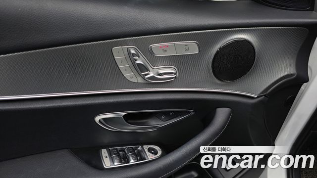 Mercedes-Benz E-Class 2019 — photo 28