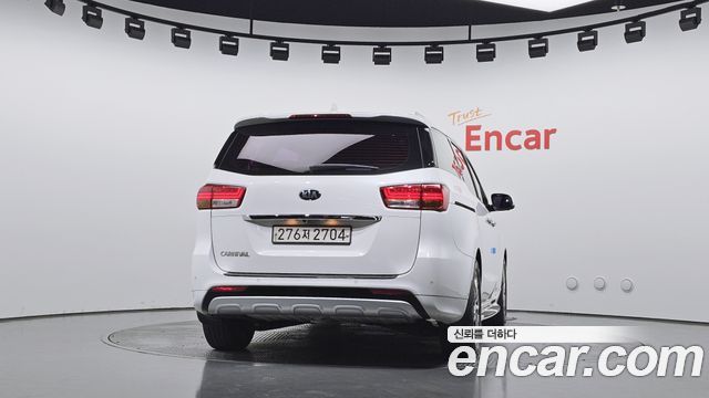 Kia Canival 2018 — photo 4