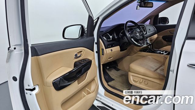 Kia Canival 2018 — photo 10