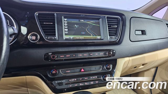 Kia Canival 2018 — photo 12