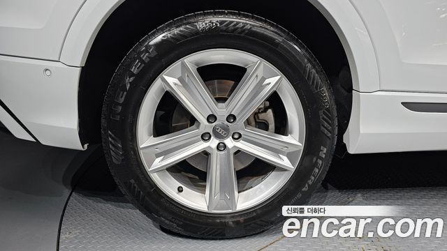 Audi Q8 2020 — photo 5