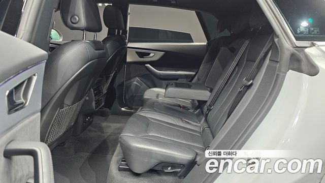 Audi Q8 2020 — photo 17
