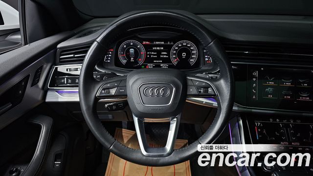 Audi Q8 2020 — photo 19