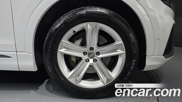 Audi Q8 2020 — photo 7