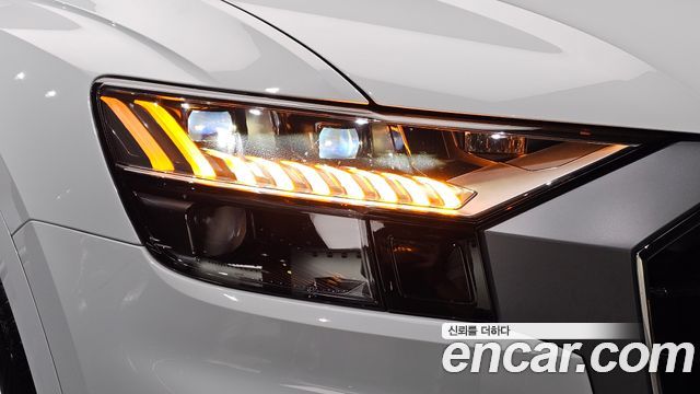 Audi Q8 2020 — photo 8