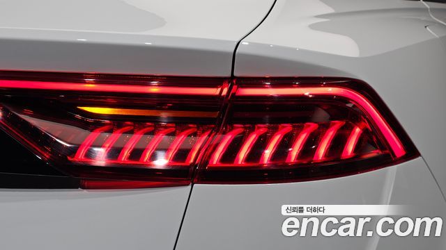 Audi Q8 2020 — photo 9