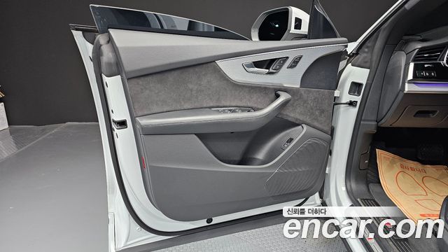 Audi Q8 2020 — photo 14