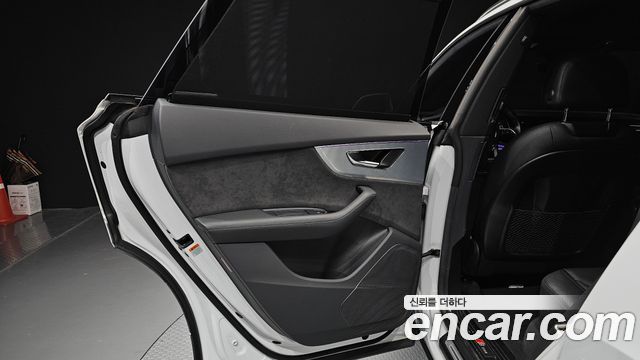 Audi Q8 2020 — photo 15