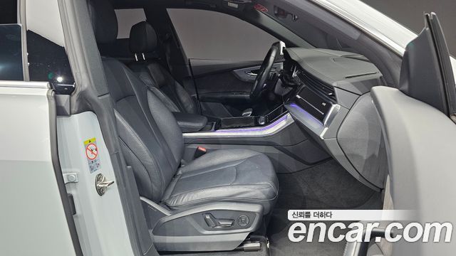Audi Q8 2020 — photo 16