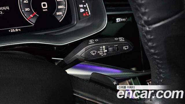 Audi Q8 2020 — photo 27