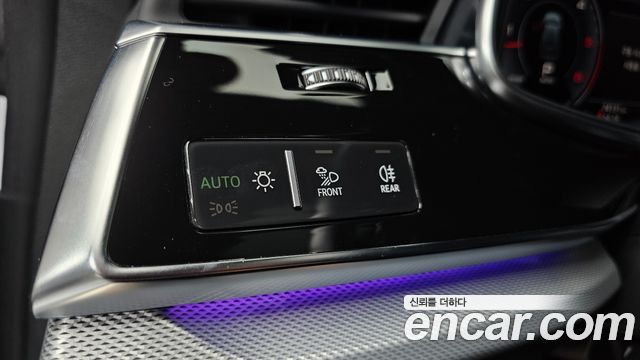 Audi Q8 2020 — photo 30