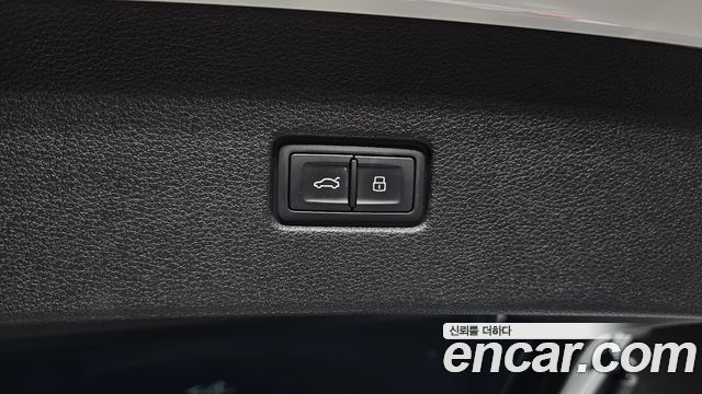 Audi Q8 2020 — photo 31