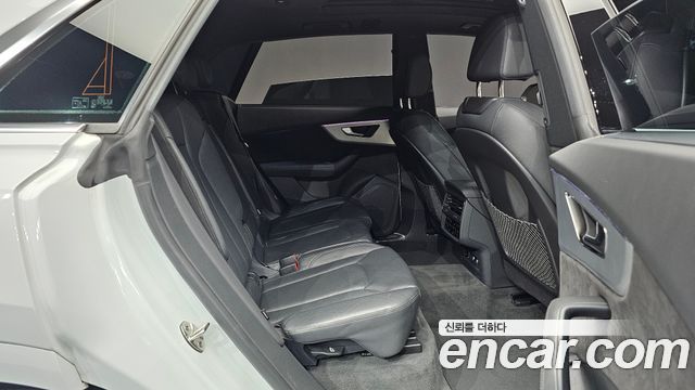 Audi Q8 2020 — photo 34