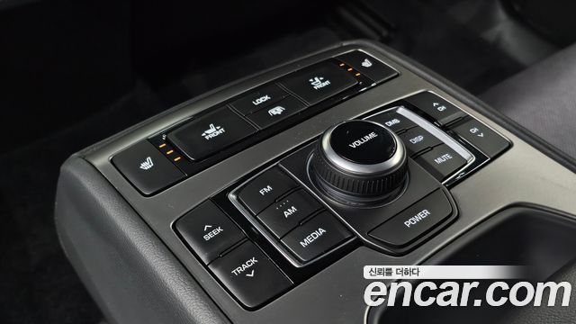 Hyundai Genesis 2016 — photo 17