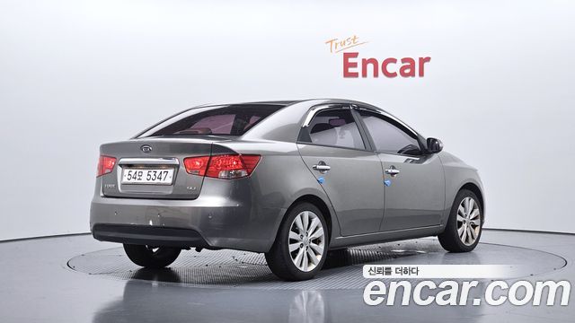 Kia Porte 2010 — photo 2