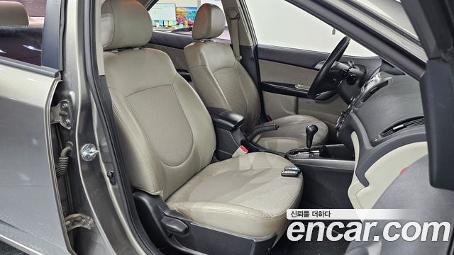 Kia Porte 2010 — photo 12