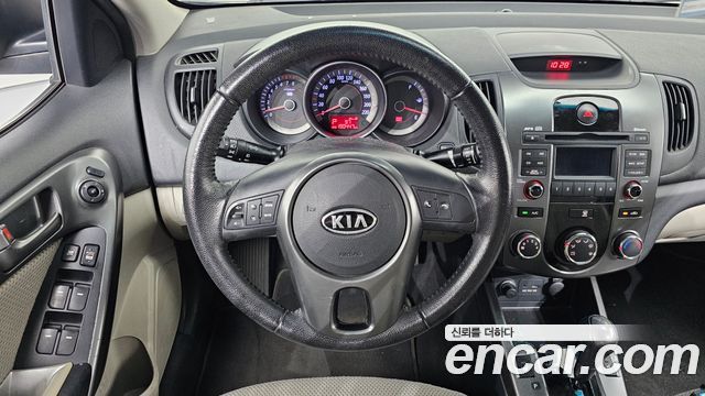 Kia Porte 2010 — photo 13
