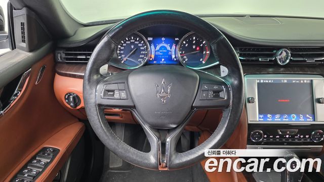 Maserati Quattroporte 2016 — photo 13