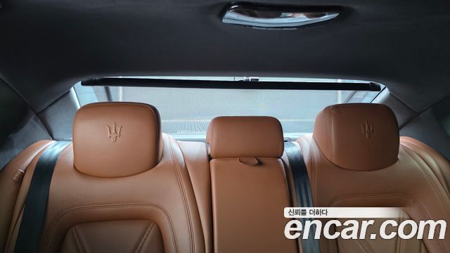 Maserati Quattroporte 2016 — photo 18