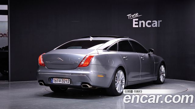 Jaguar XJ 2015 — photo 2