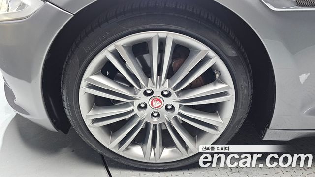 Jaguar XJ 2015 — photo 5