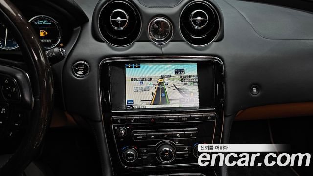 Jaguar XJ 2015 — photo 19