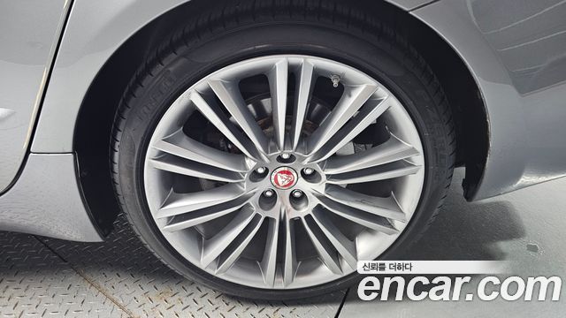 Jaguar XJ 2015 — photo 7