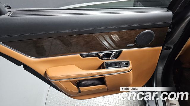 Jaguar XJ 2015 — photo 15