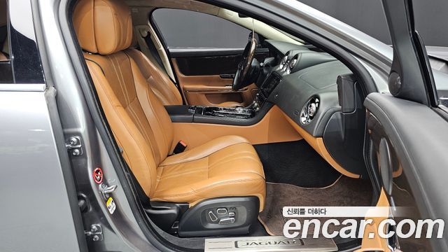 Jaguar XJ 2015 — photo 16