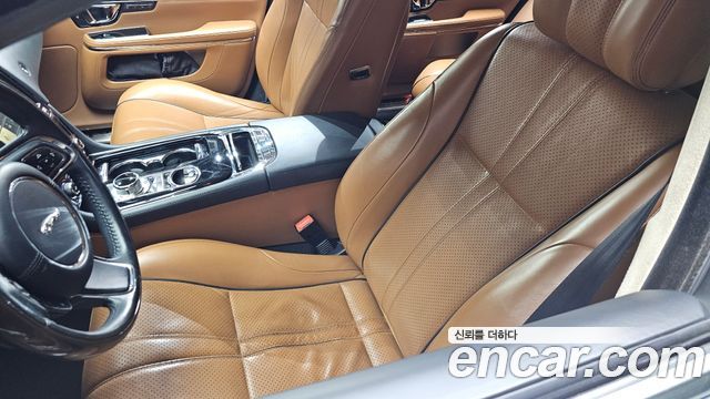 Jaguar XJ 2015 — photo 27