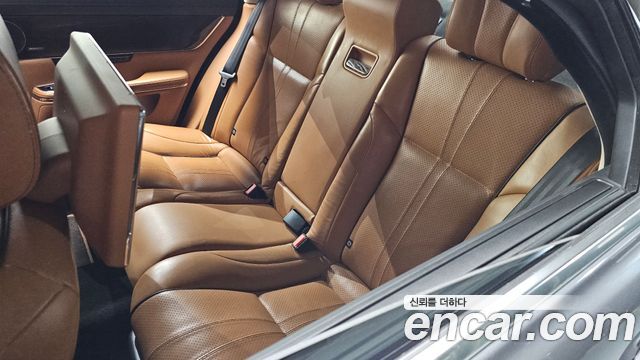 Jaguar XJ 2015 — photo 28