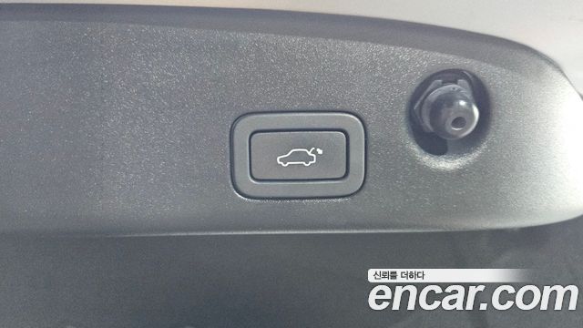 Jaguar XJ 2015 — photo 31