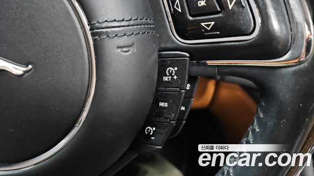 Jaguar XJ 2015 — photo 34