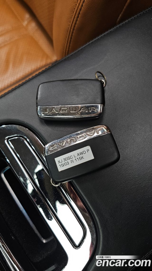 Jaguar XJ 2015 — photo 35