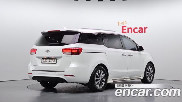 Kia Canival 2018 — photo 2