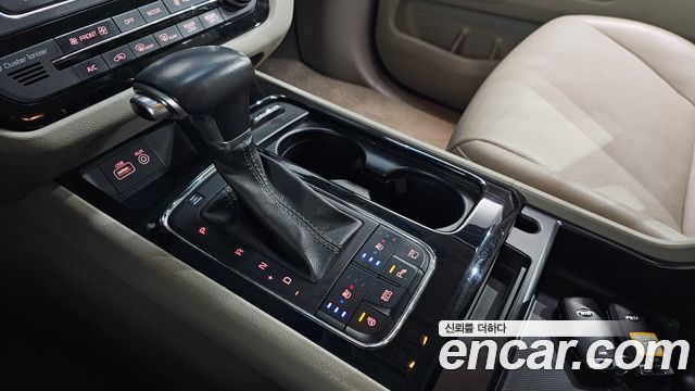 Kia Canival 2018 — photo 12