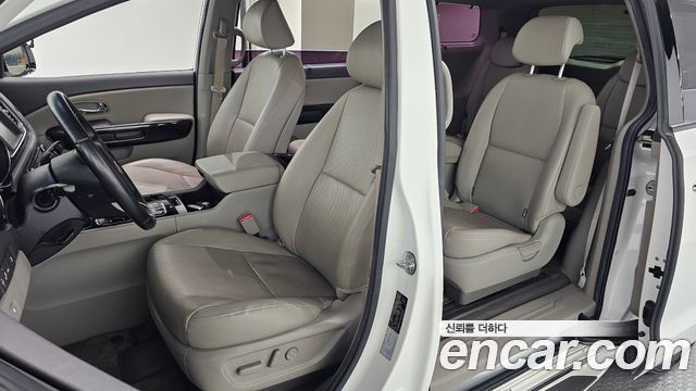 Kia Canival 2018 — photo 13