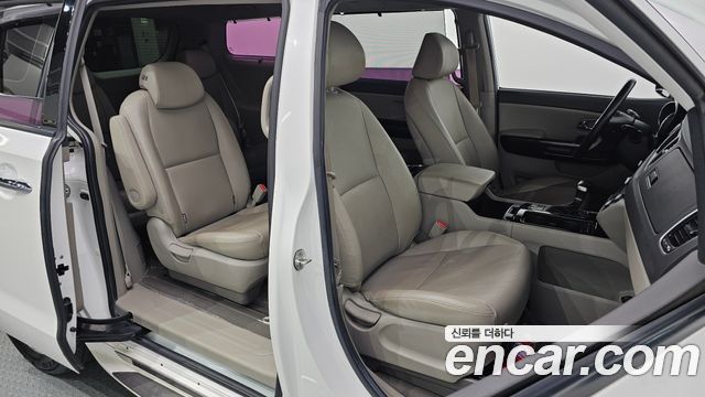 Kia Canival 2018 — photo 17