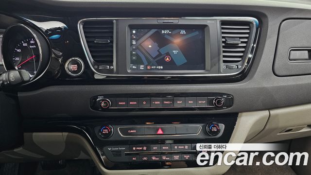 Kia Canival 2018 — photo 19